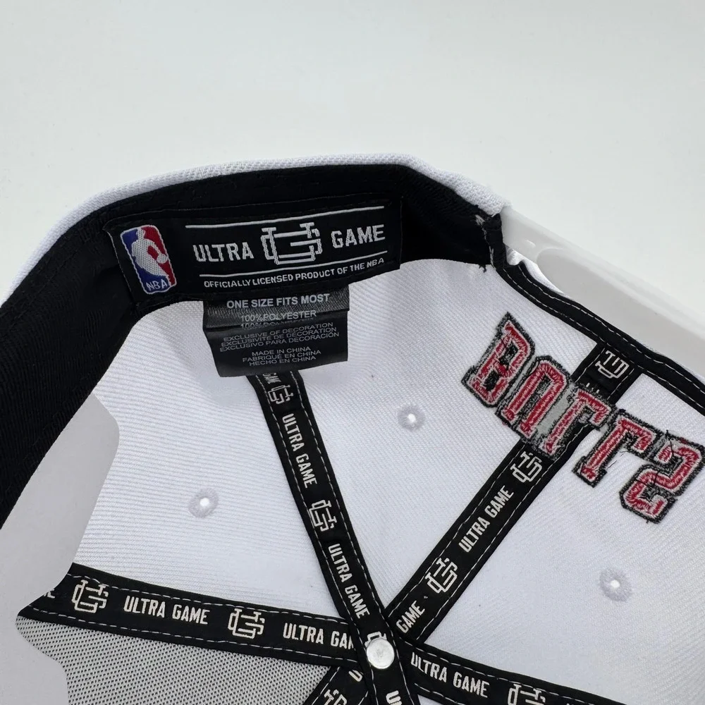 Ultra Game Chicago Bulls NBA Snapback Hat White Red Flat Brim VGMG481F OSFM